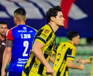 FRANCO «SALVÓ» AL AURINEGRO EN SU PASO POR LA CAPITAL