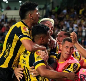 CON EL CRUCIFIJO EN LA BOCA TÁCHIRA AVIVA SUS ILUSIONES