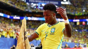 DOBLETE DE VINICIUS PARA GUIAR EL TRIUNFO DE BRASIL