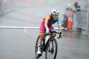 VUELTA A COLOMBIA. LILIBETH GANA EN LA LÍNEA Y SE PONE A TIRO DEL TÍTULO