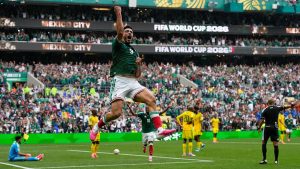 EL AZTECA VIBRA CON TRIUNFO DE MÉXICO