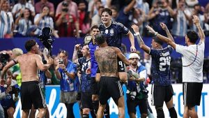 ARGENTINA DA UN JAQUE MATE AL REY