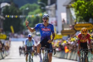 VAN DER POEL GANA LA IX ETAPA Y TADEJ SIGUE TRANQUILO