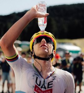 TOUR. PRIMER DUELO EN LA MONTAÑA PARA TADEJ