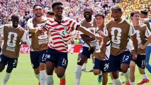 PORTAVIONES USA NAVEGÓ SIN CONTRATIEMPOS A OCTAVOS