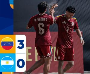 CHAMOS VINOTINTO PISAN FIRME EN LA PLAYA DE LIMA