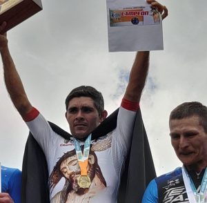 JONATHAN GRAN TRIUNFADOR EN LA VUELTA DEL SANTO CRISTO
